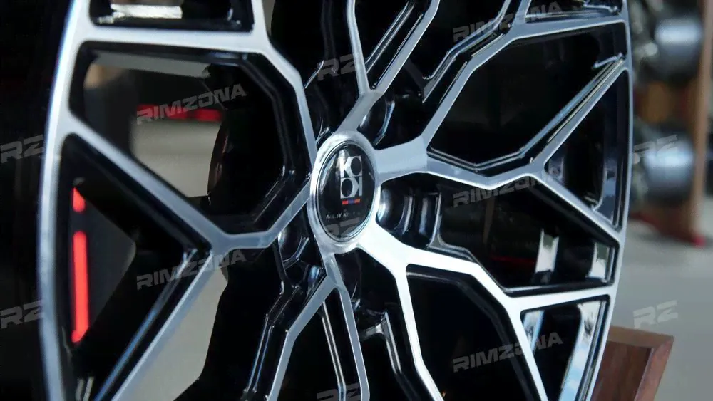Литой диск В СТИЛЕ VOSSEN HF-2 R18 8J 5x112 ET35 dia 66.6 MB-4