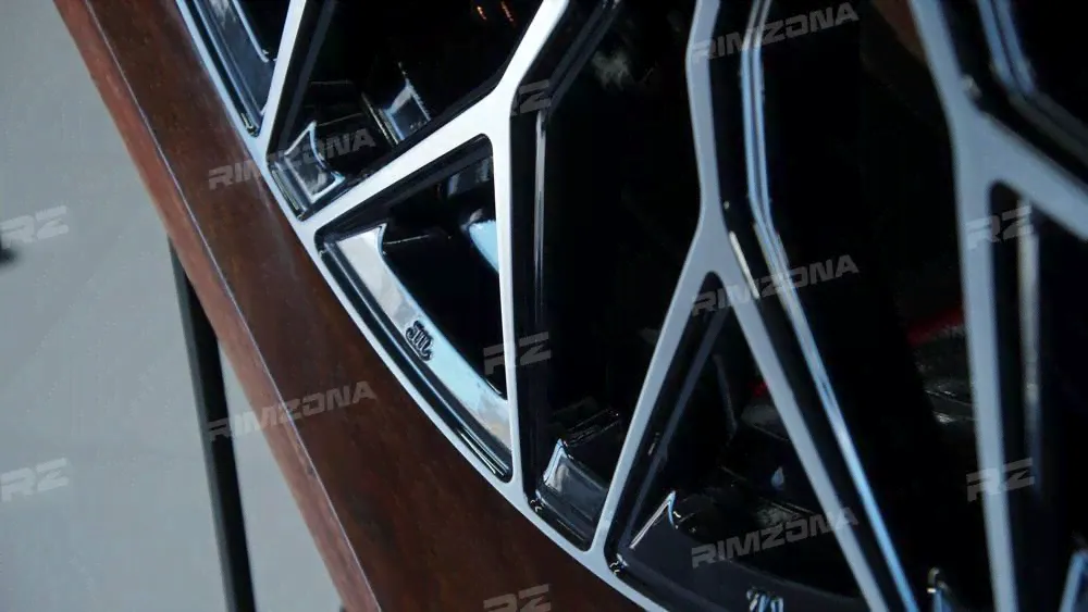 Литой диск В СТИЛЕ VOSSEN HF-2 R18 8J 5x112 ET35 dia 66.6 MB-1